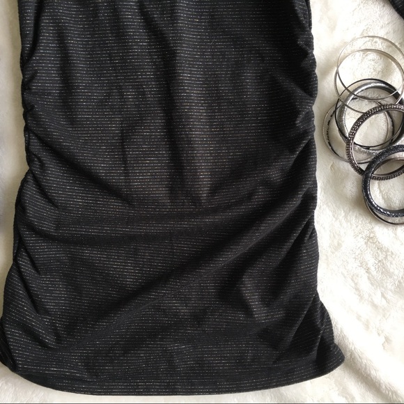 🖤🆕{EXPRESS} V-Neckline Off-Shoulder Rouched Top - Picture 6 of 8